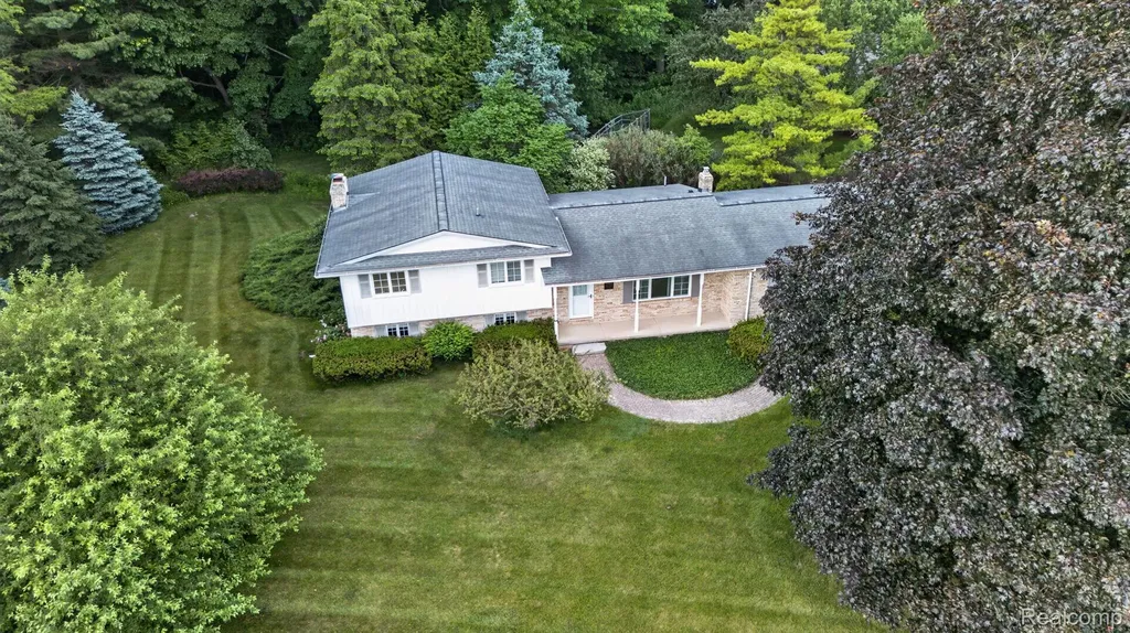 9144 Deer Park Court Tyrone Township MI 48430