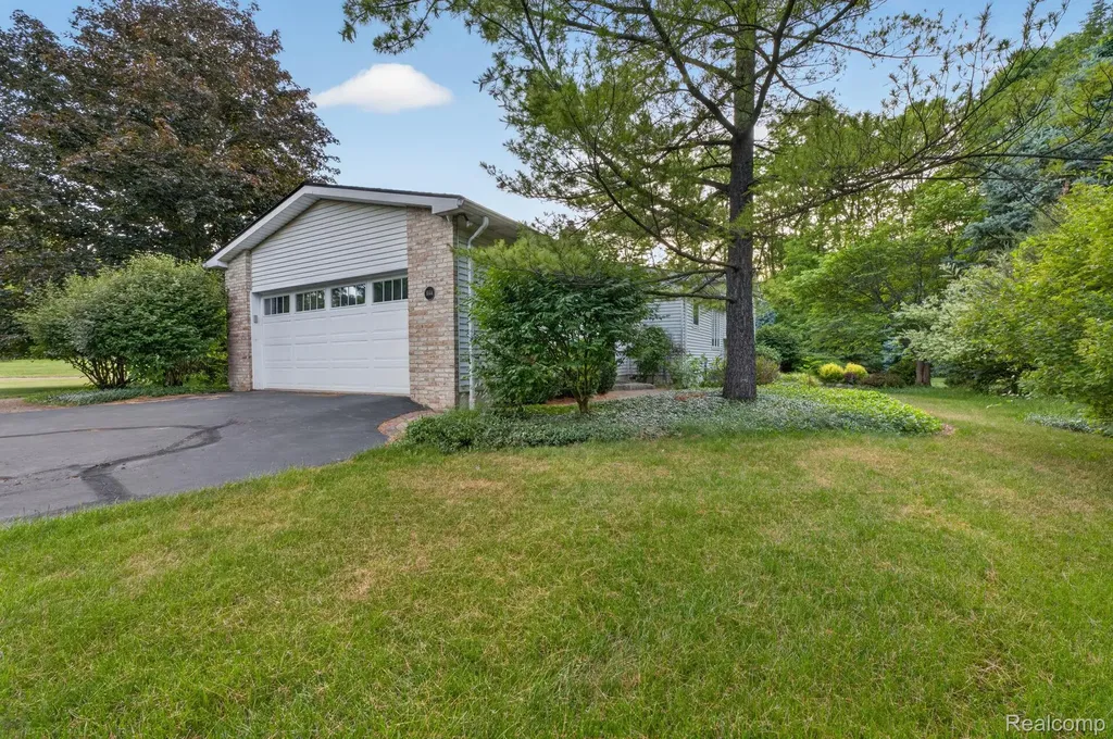 9144 Deer Park Court Tyrone Township MI 48430
