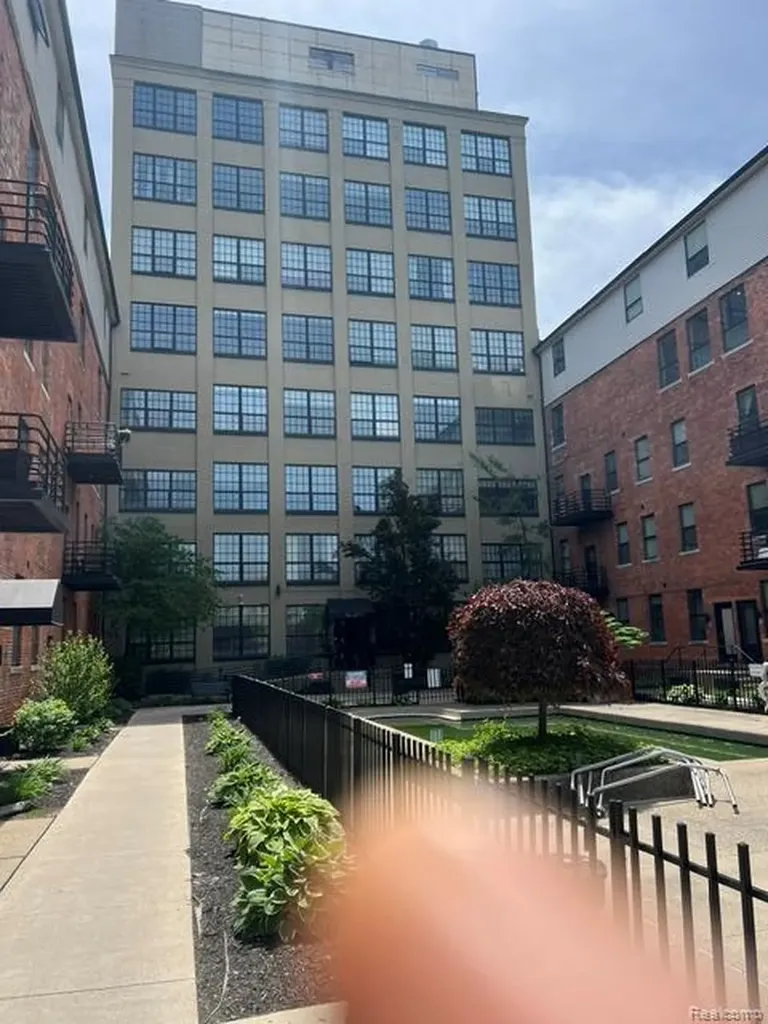 6533 E Jefferson Avenue Detroit City MI 48207