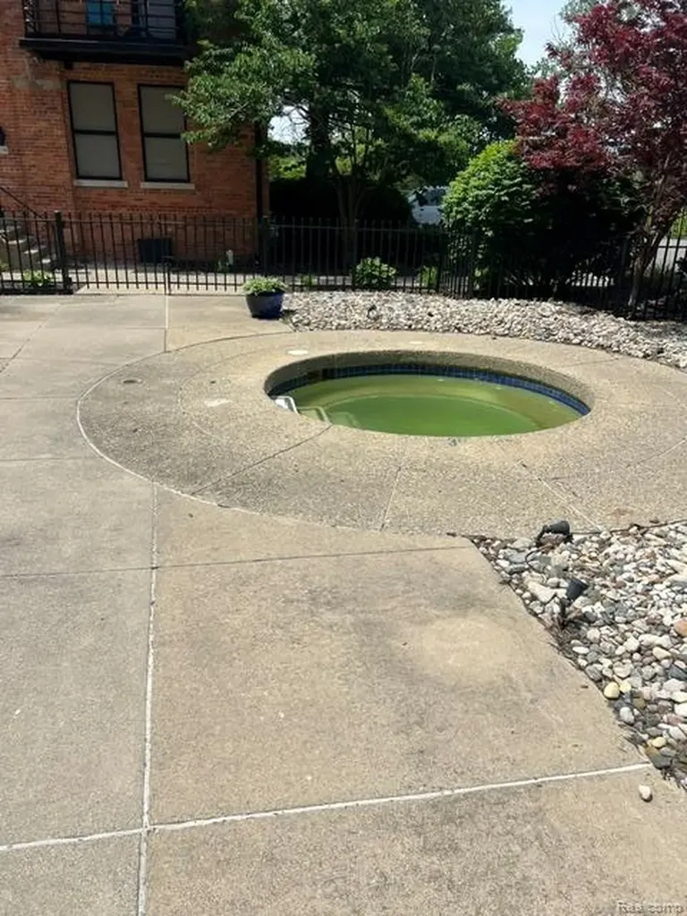 6533 E Jefferson Avenue Detroit City MI 48207