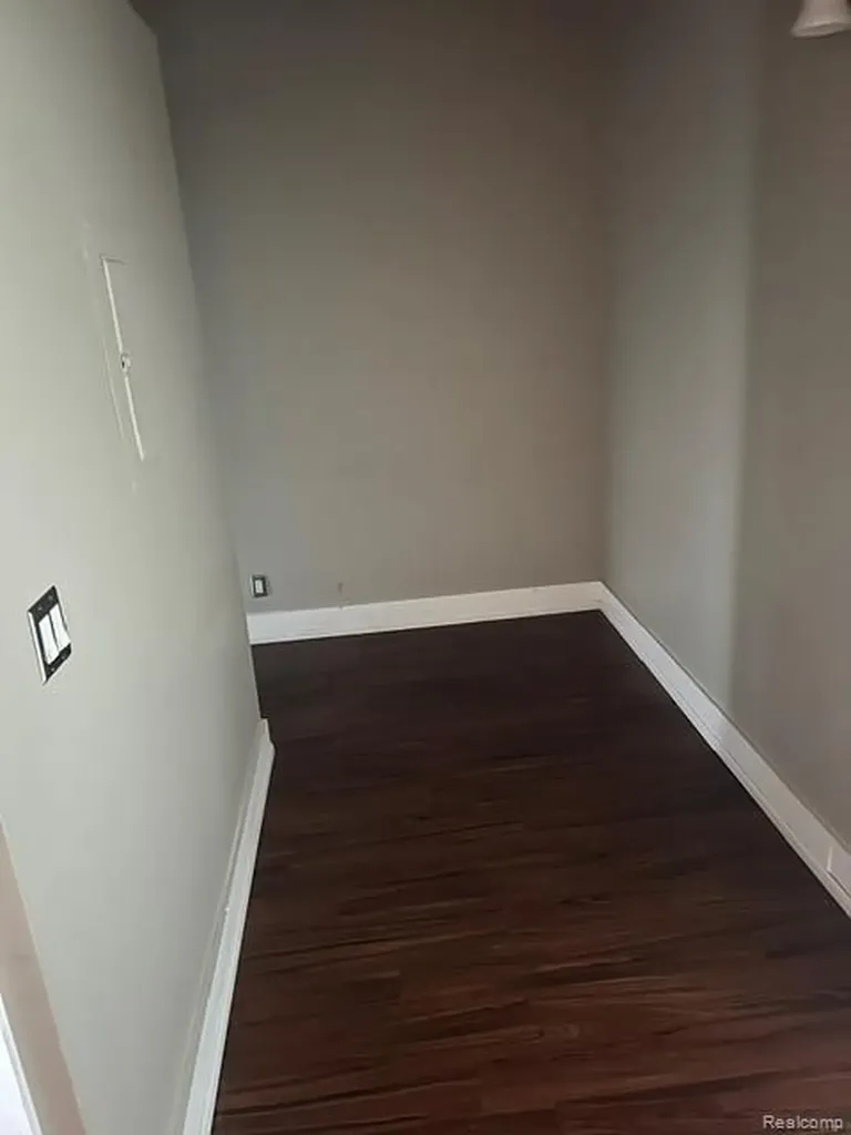6533 E Jefferson Avenue Detroit City MI 48207