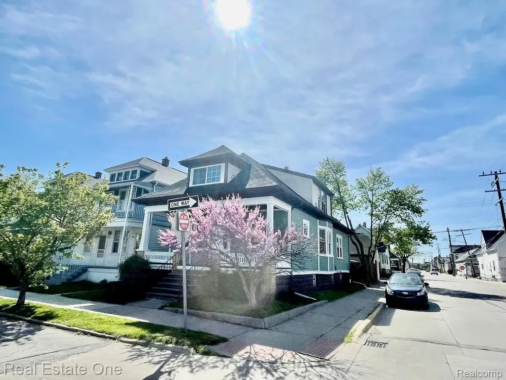 2600 Zinow Street Hamtramck City MI 48212