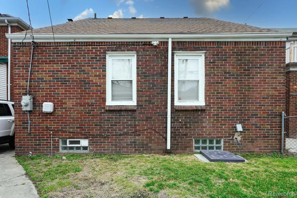 18951 Santa Rosa Drive Detroit City MI 48221