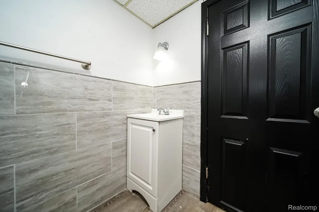 18951 Santa Rosa Drive Detroit City MI 48221