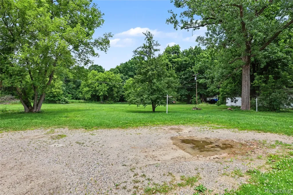 5388 Davison Road Elba Township MI 48446