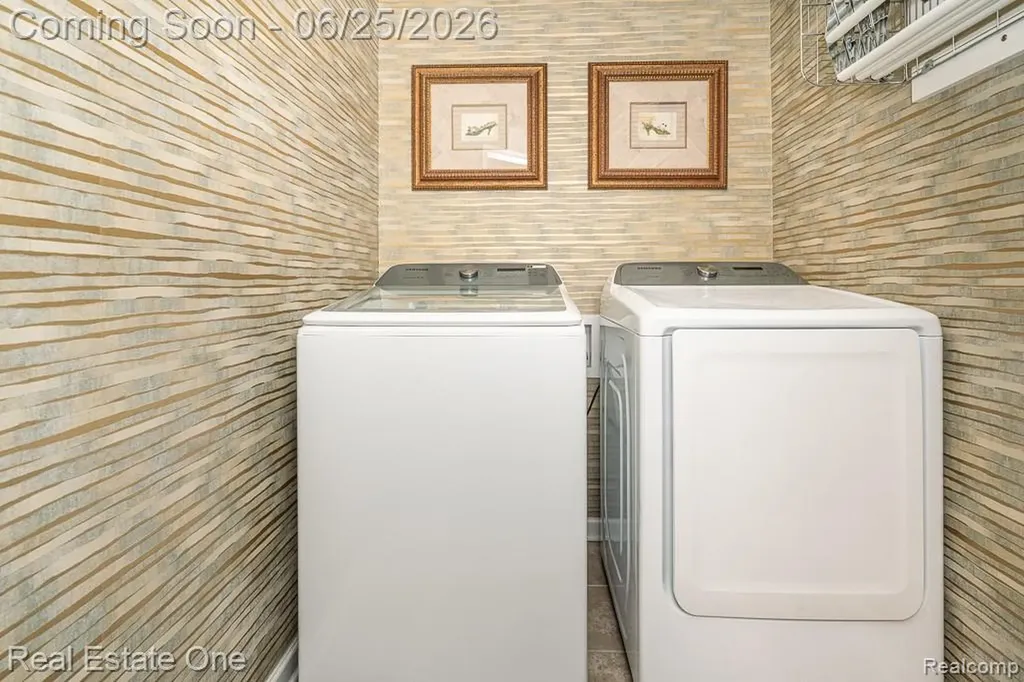 2082 Orwell Street Orion Charter Township MI 48360