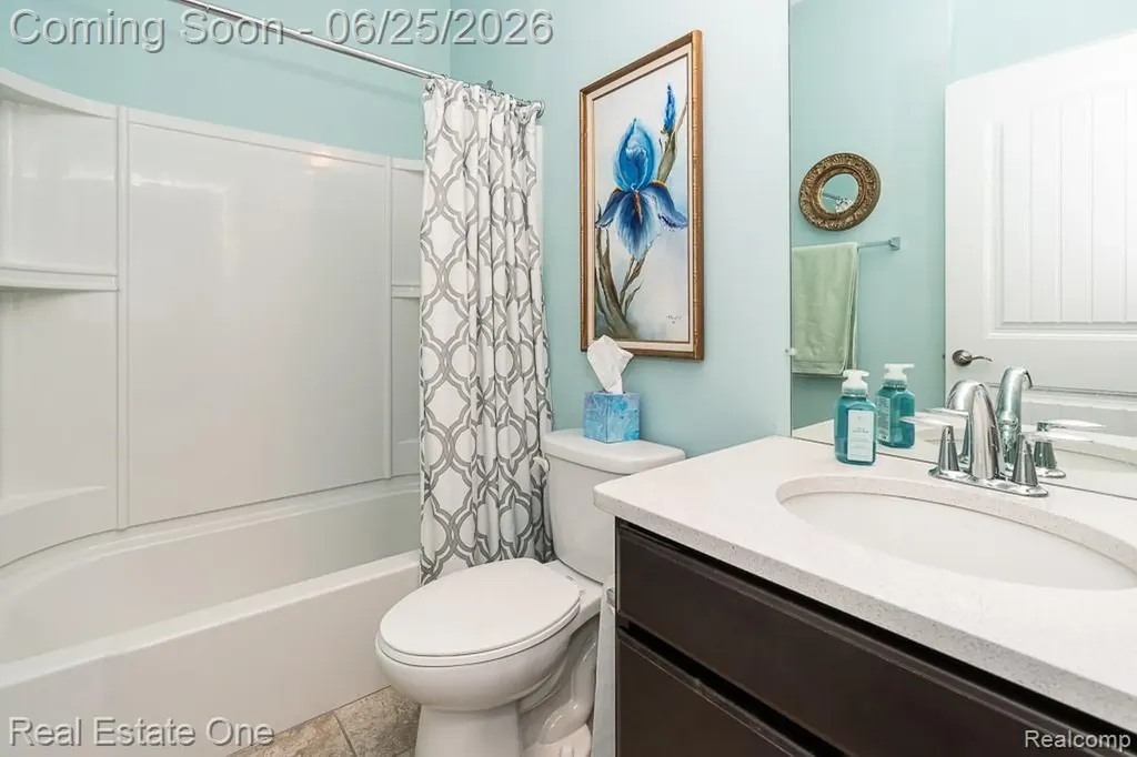 2082 Orwell Street Orion Charter Township MI 48360