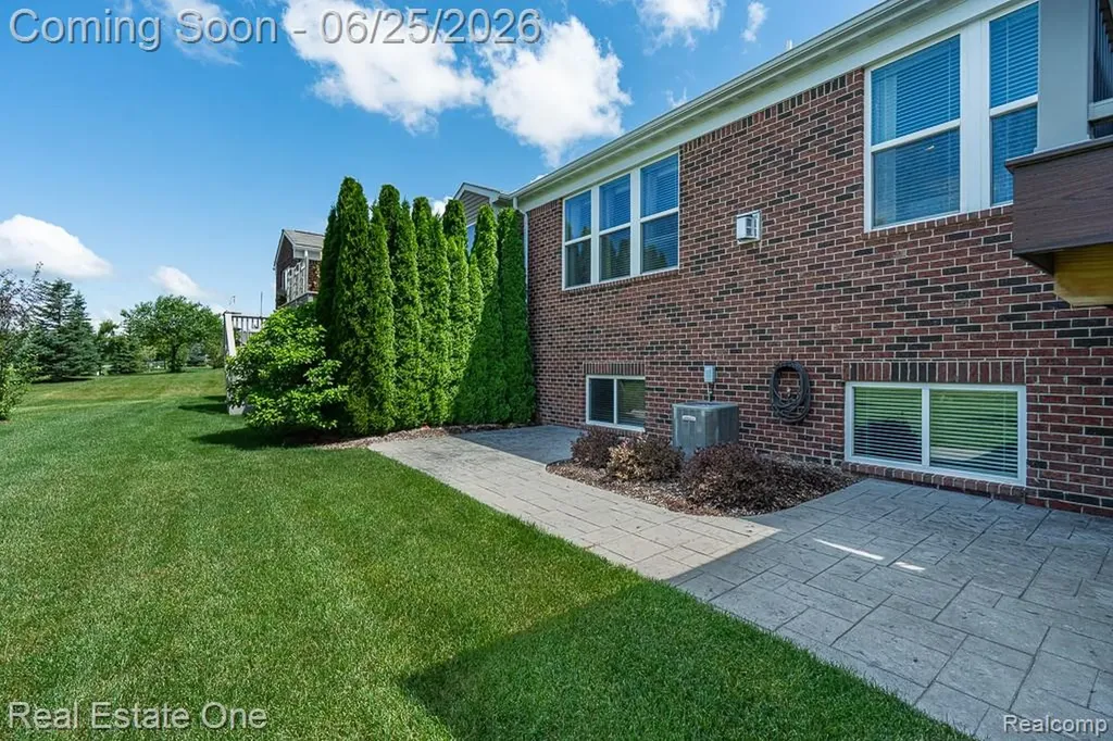 2082 Orwell Street Orion Charter Township MI 48360