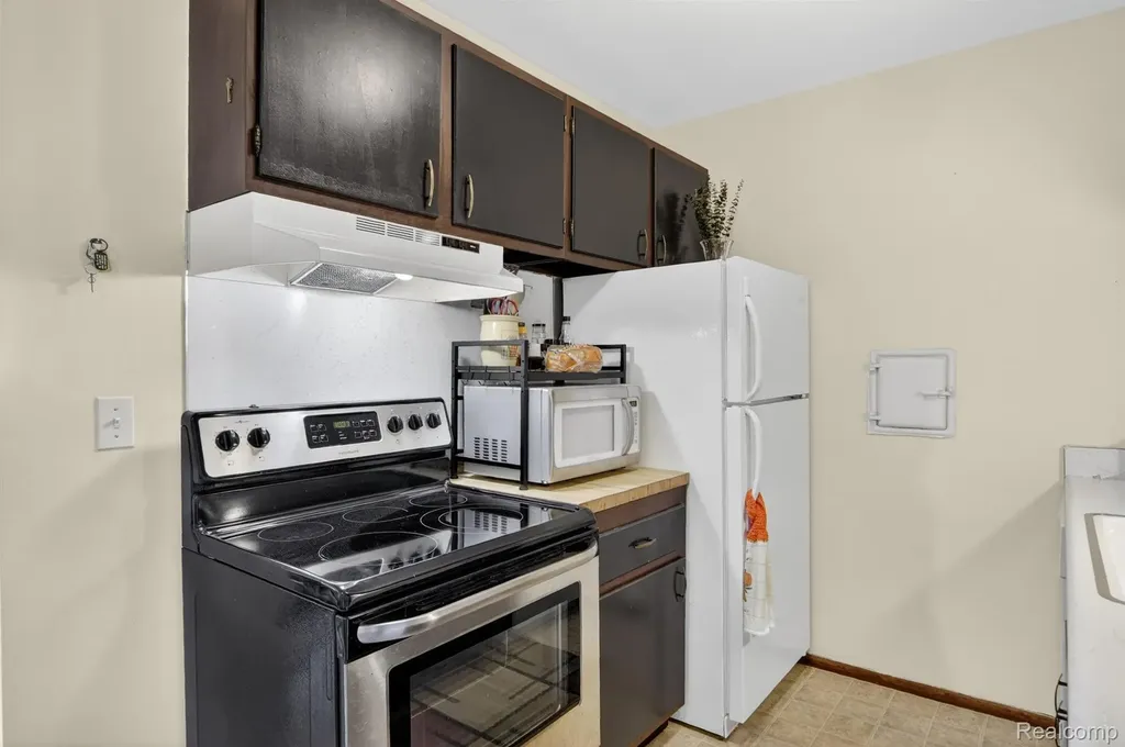 24111 Meridian Road Grosse Ile Township MI 48138