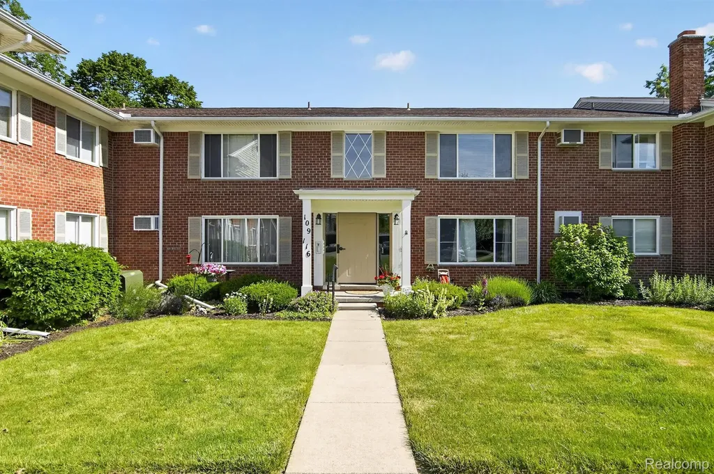24111 Meridian Road Grosse Ile Township MI 48138