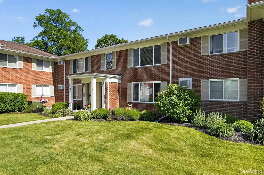 24111 Meridian Road Grosse Ile Township MI 48138