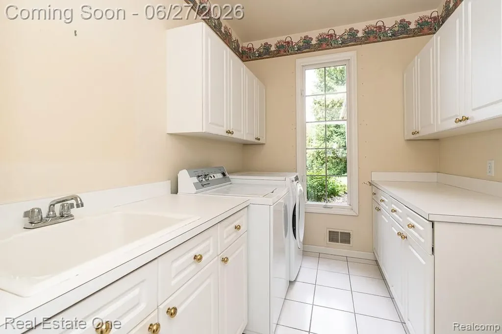 3347 Saint George Court Rochester City MI 48306