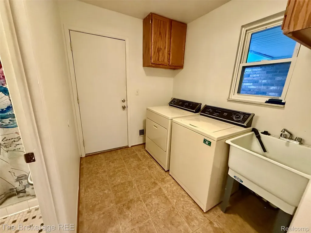 37830 Erna Drive Sterling Heights City MI 48312