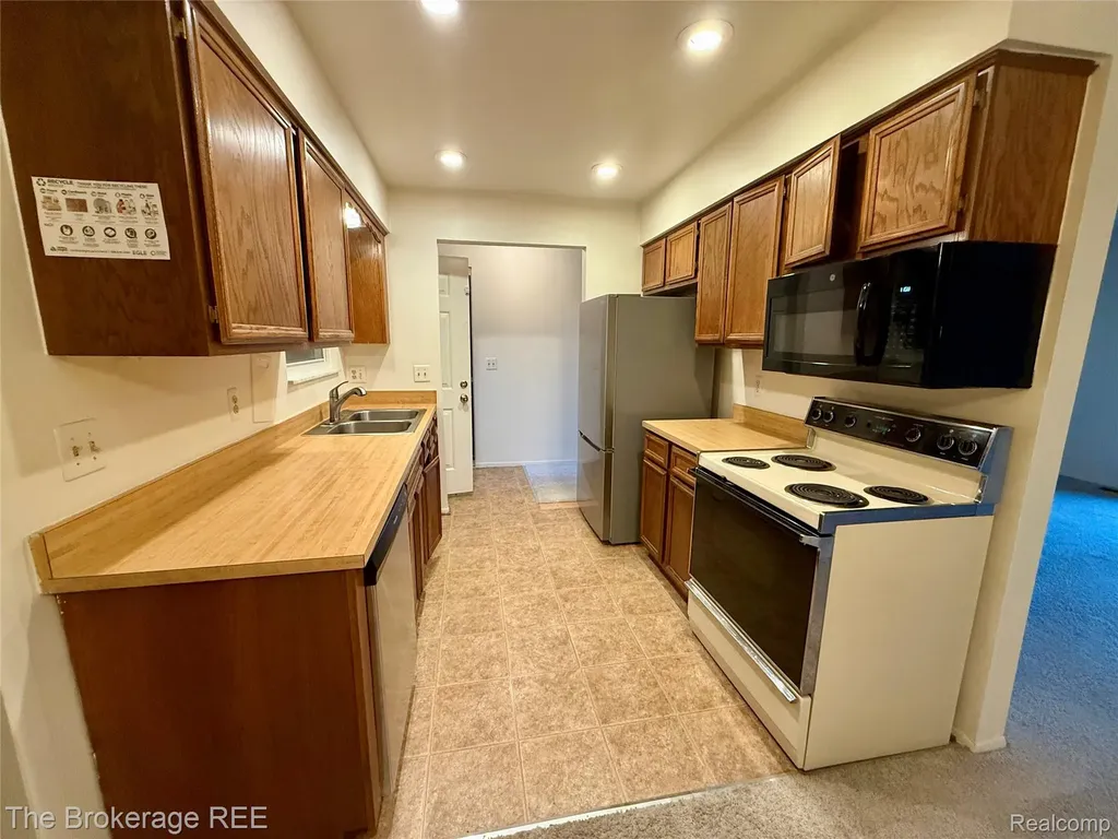 37830 Erna Drive Sterling Heights City MI 48312