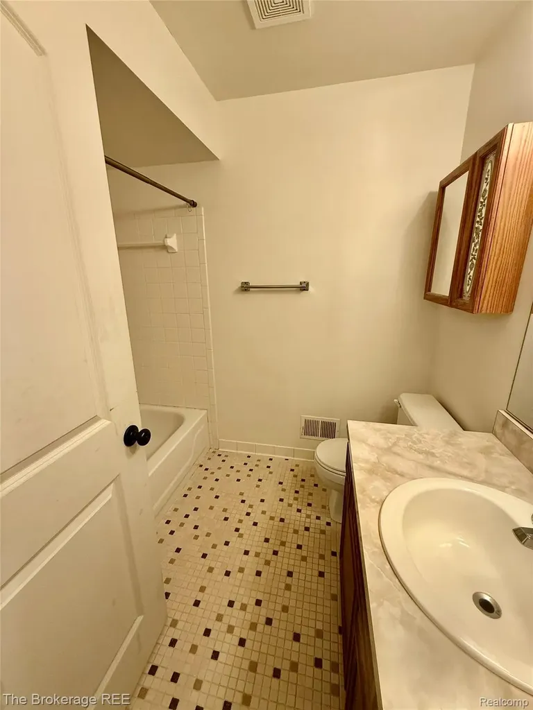 37830 Erna Drive Sterling Heights City MI 48312