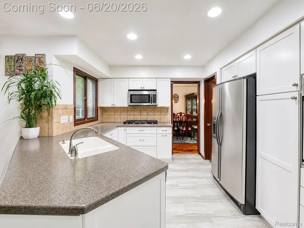 31250 Westwood Road Farmington Hills City MI 48331