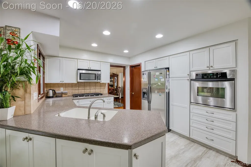 31250 Westwood Road Farmington Hills City MI 48331