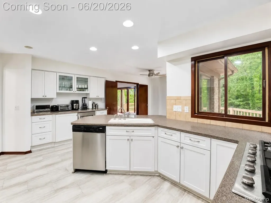 31250 Westwood Road Farmington Hills City MI 48331
