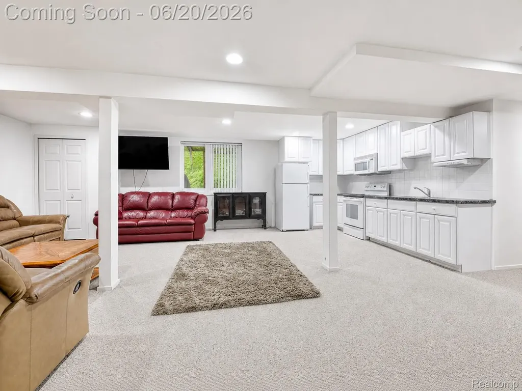 31250 Westwood Road Farmington Hills City MI 48331
