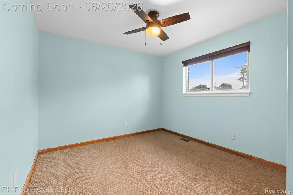 28987 James Drive Warren City MI 48092