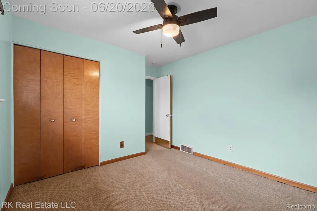 28987 James Drive Warren City MI 48092