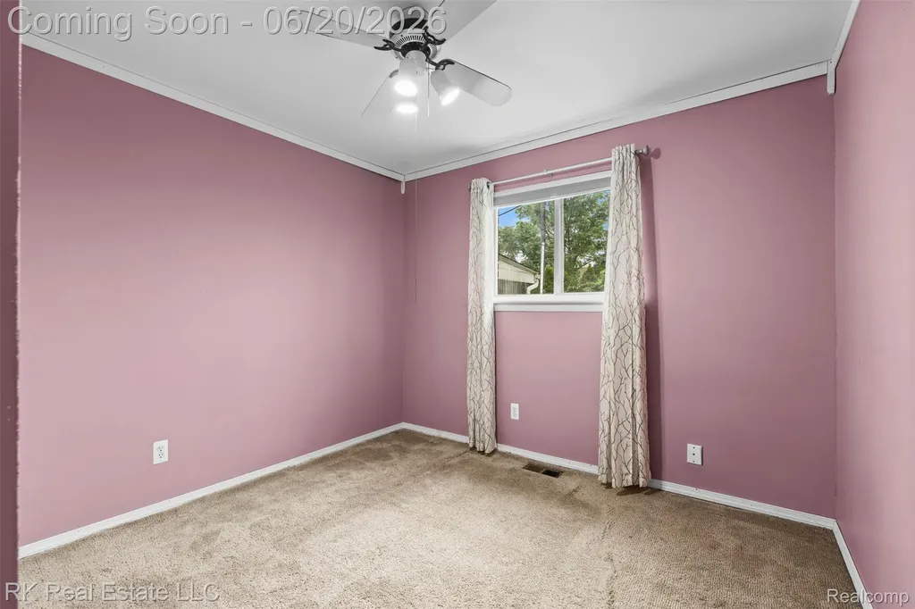 28987 James Drive Warren City MI 48092