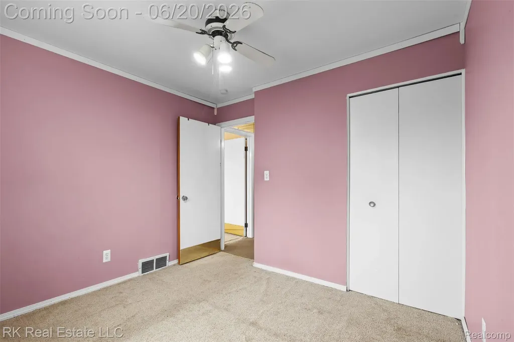 28987 James Drive Warren City MI 48092
