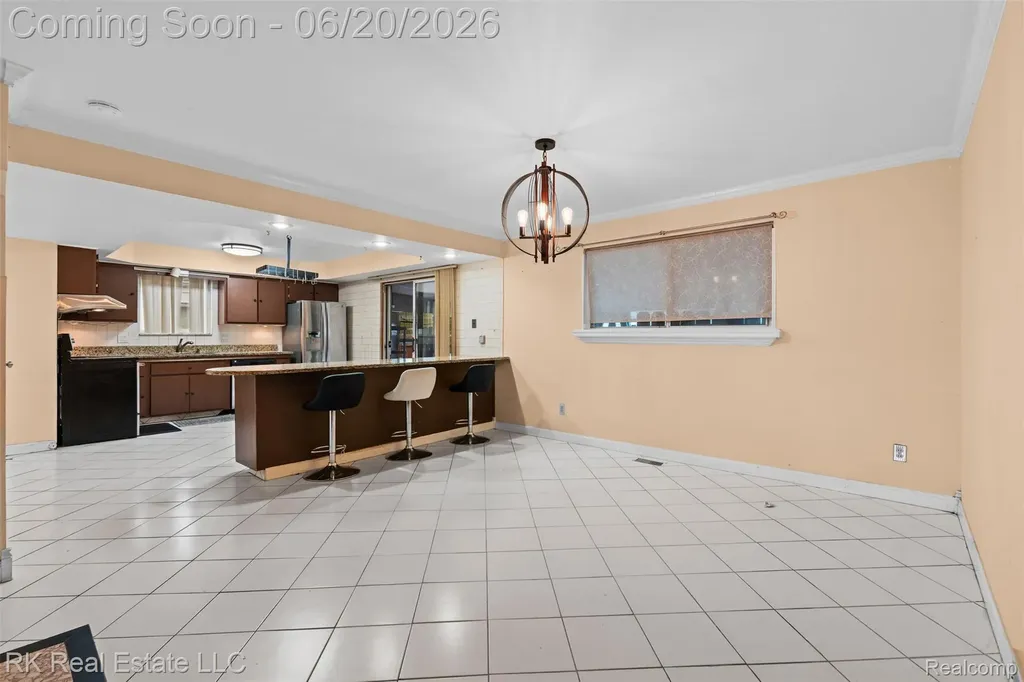 28987 James Drive Warren City MI 48092