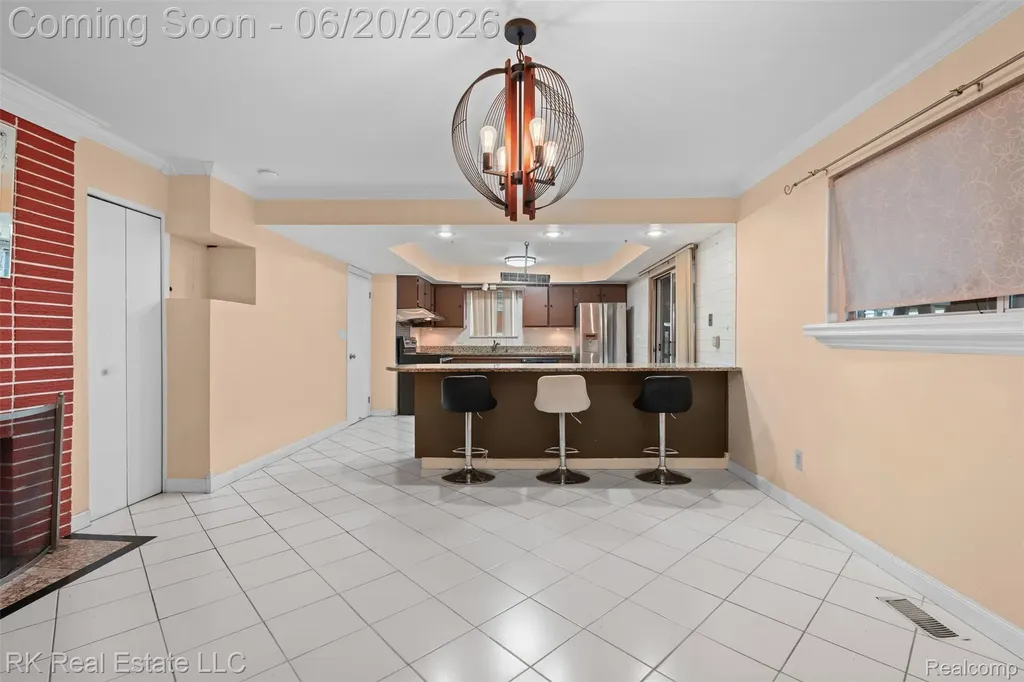 28987 James Drive Warren City MI 48092
