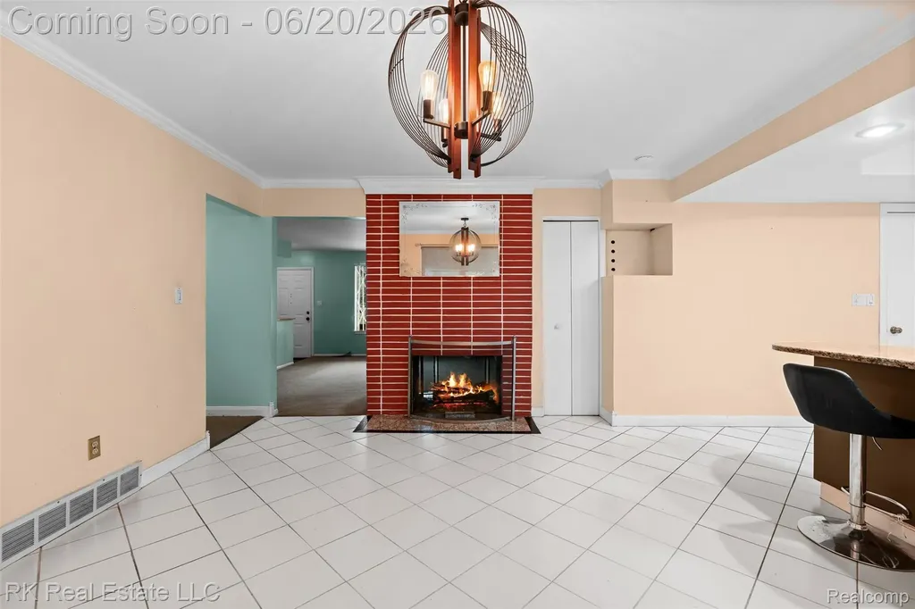28987 James Drive Warren City MI 48092