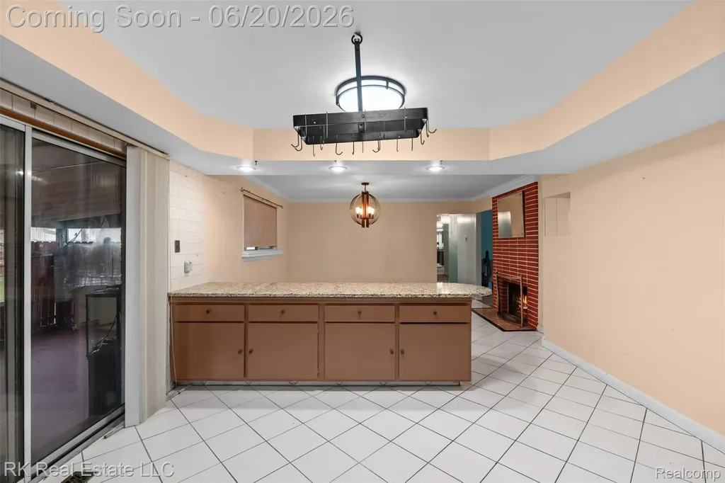 28987 James Drive Warren City MI 48092