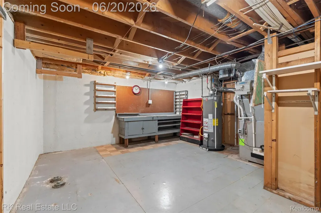 28987 James Drive Warren City MI 48092