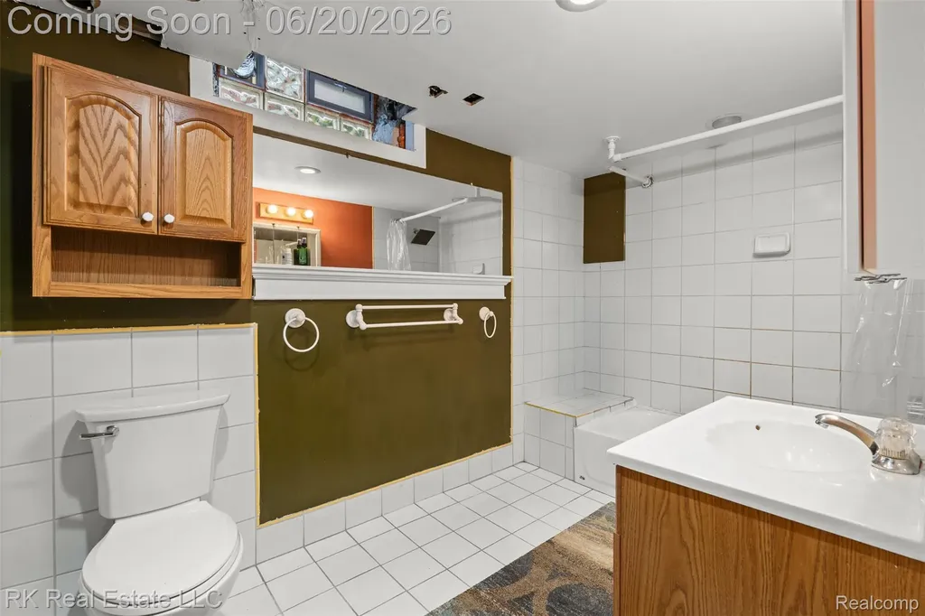 28987 James Drive Warren City MI 48092