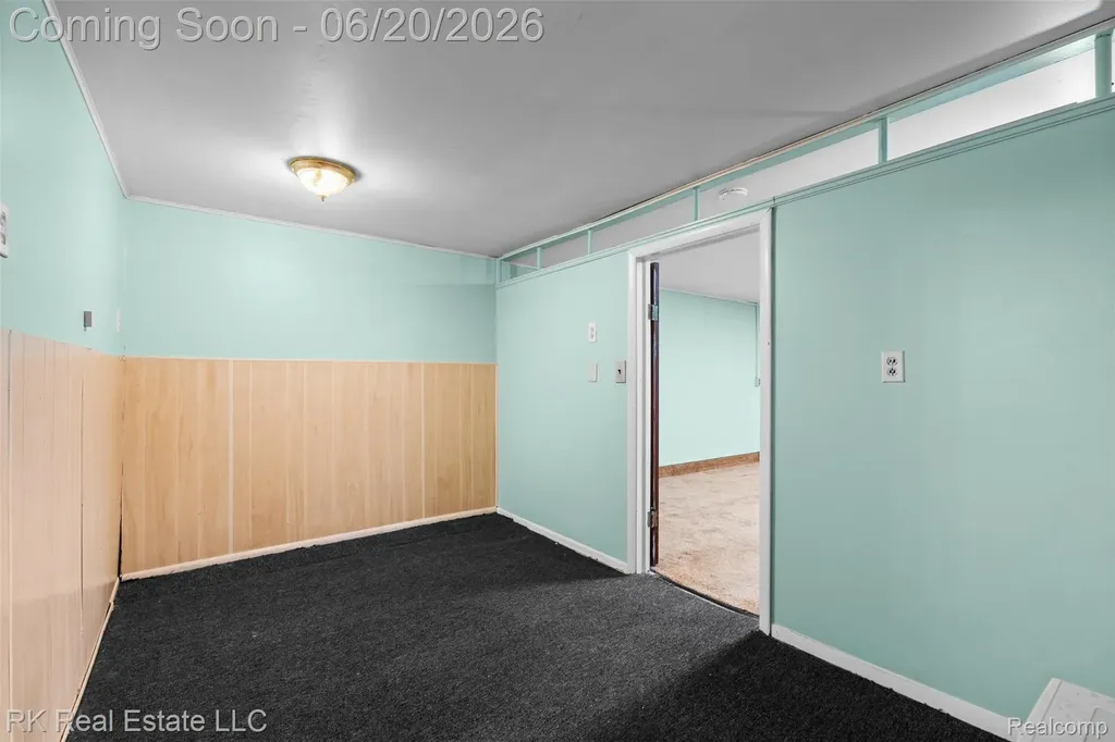 28987 James Drive Warren City MI 48092
