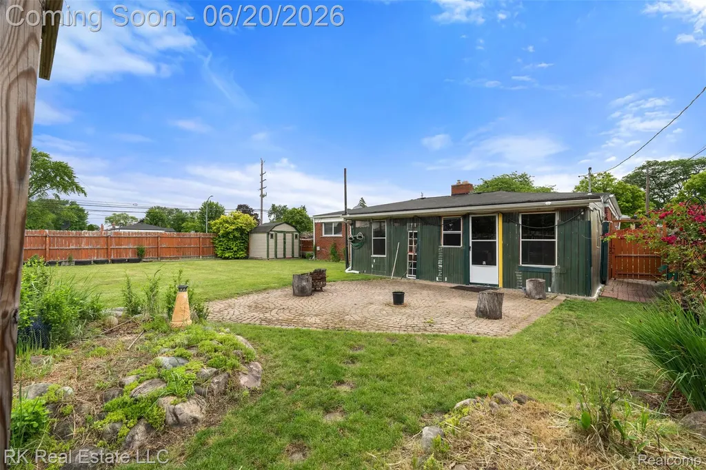 28987 James Drive Warren City MI 48092