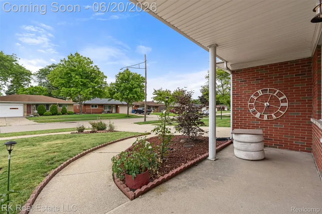 28987 James Drive Warren City MI 48092