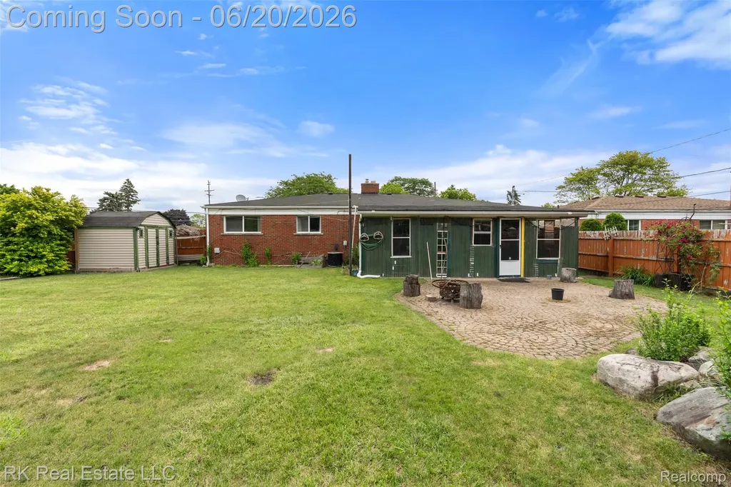 28987 James Drive Warren City MI 48092