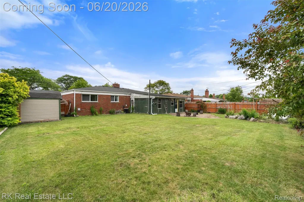 28987 James Drive Warren City MI 48092