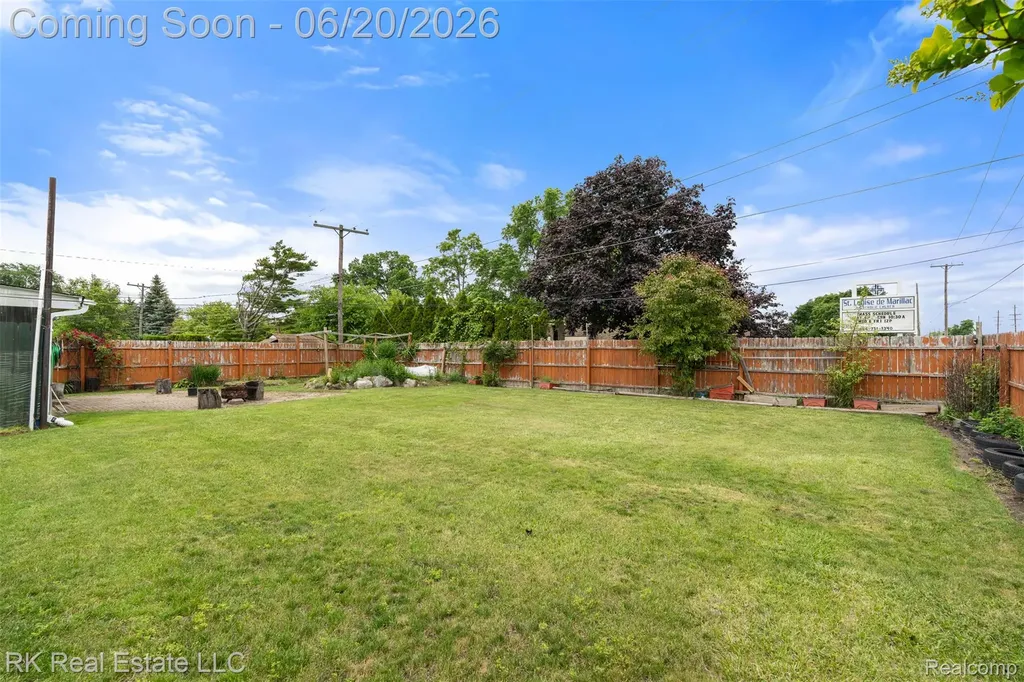 28987 James Drive Warren City MI 48092