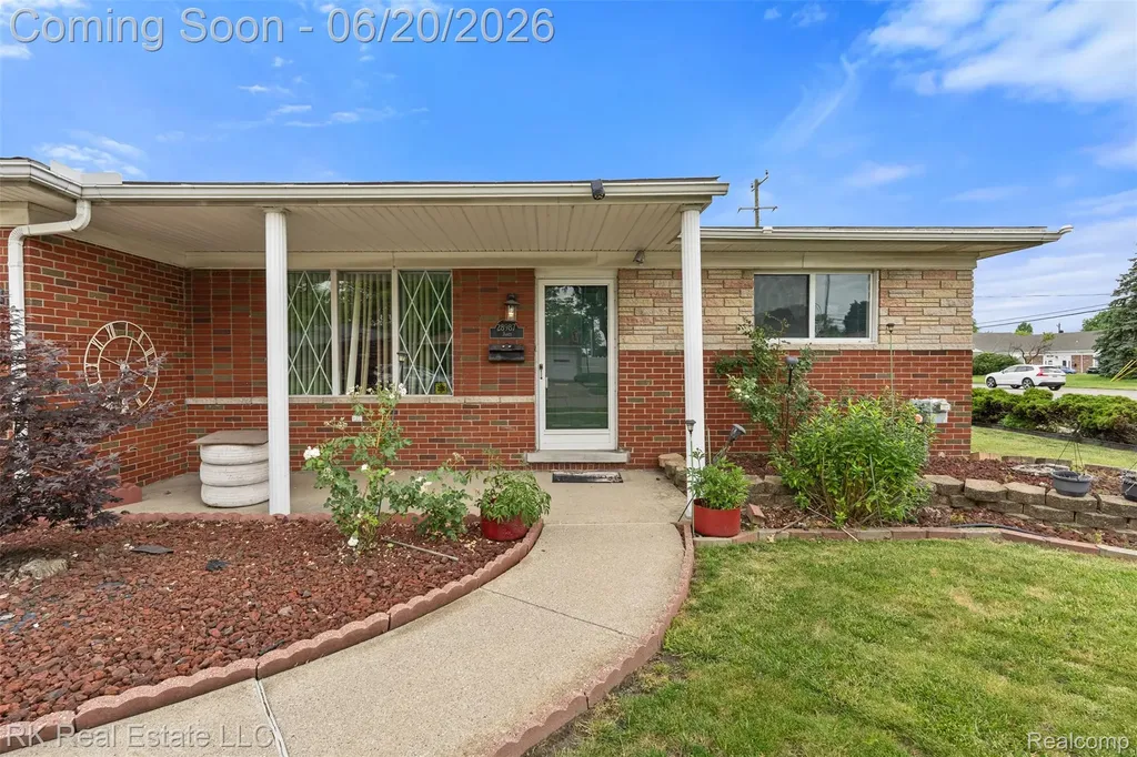 28987 James Drive Warren City MI 48092