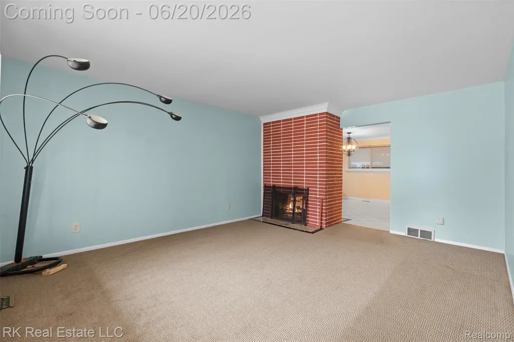 28987 James Drive Warren City MI 48092