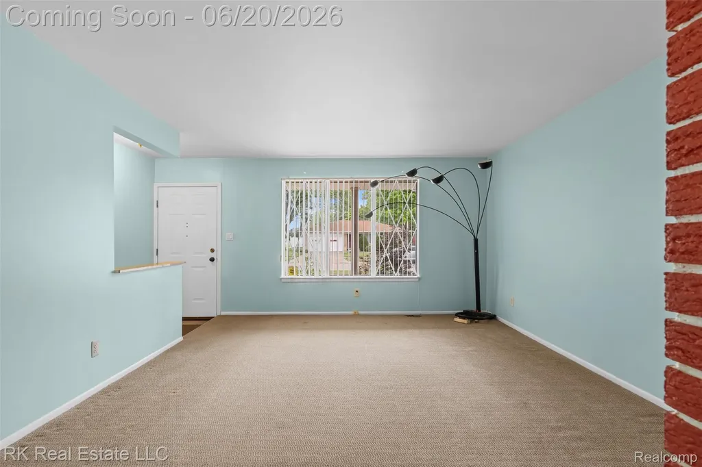 28987 James Drive Warren City MI 48092