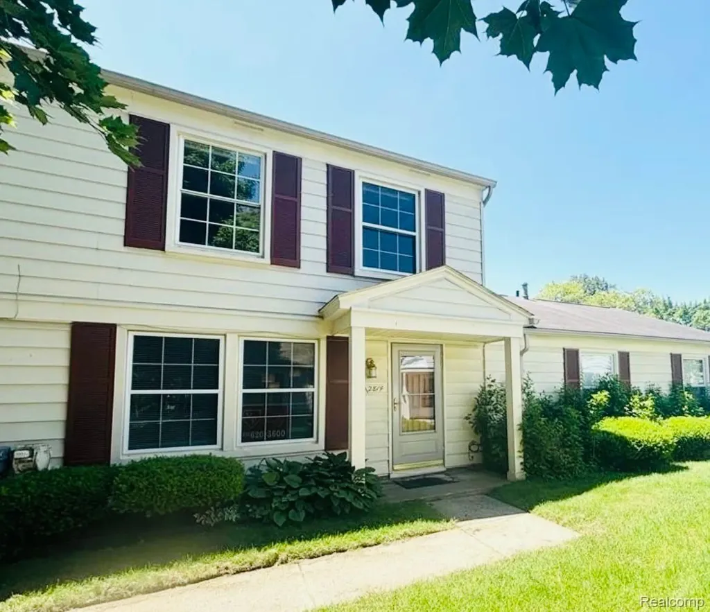 2814 Willow Orion Charter Township MI 48360