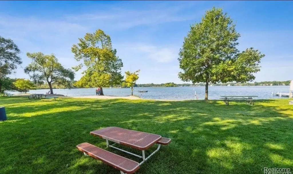 2814 Willow Orion Charter Township MI 48360