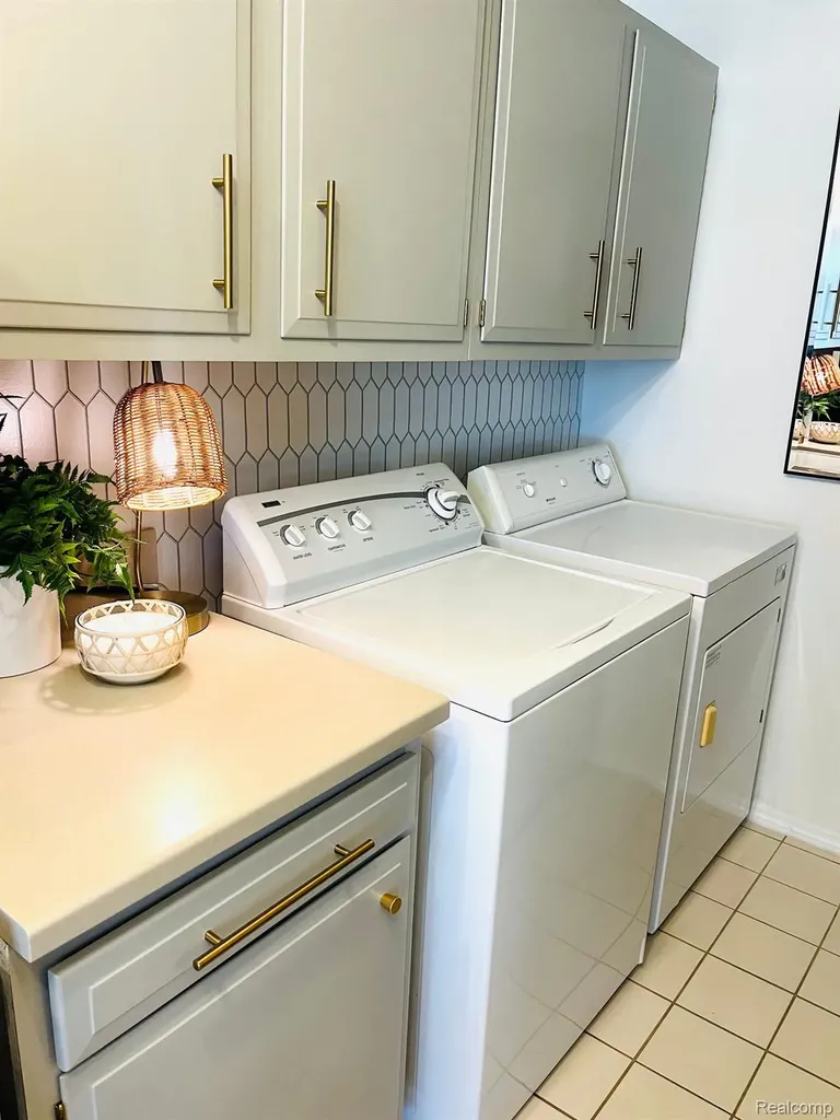 2814 Willow Orion Charter Township MI 48360
