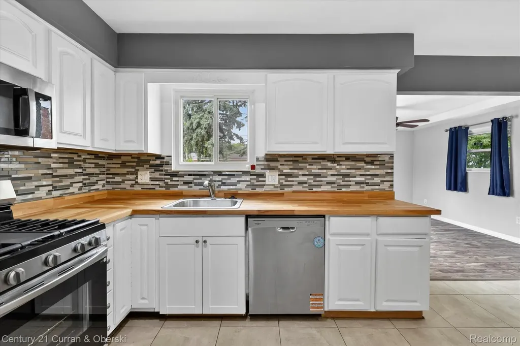 35669 Hees Street Livonia City MI 48150