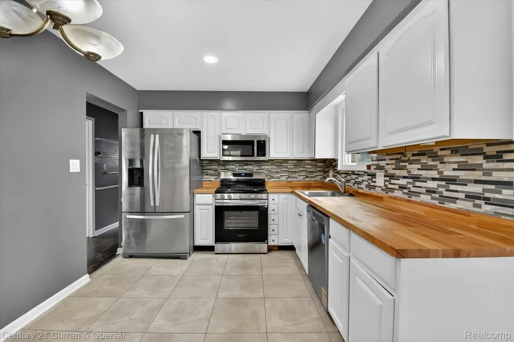 35669 Hees Street Livonia City MI 48150