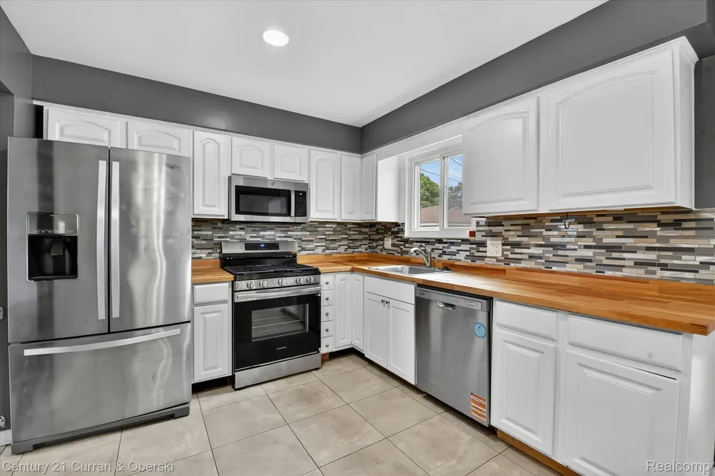 35669 Hees Street Livonia City MI 48150