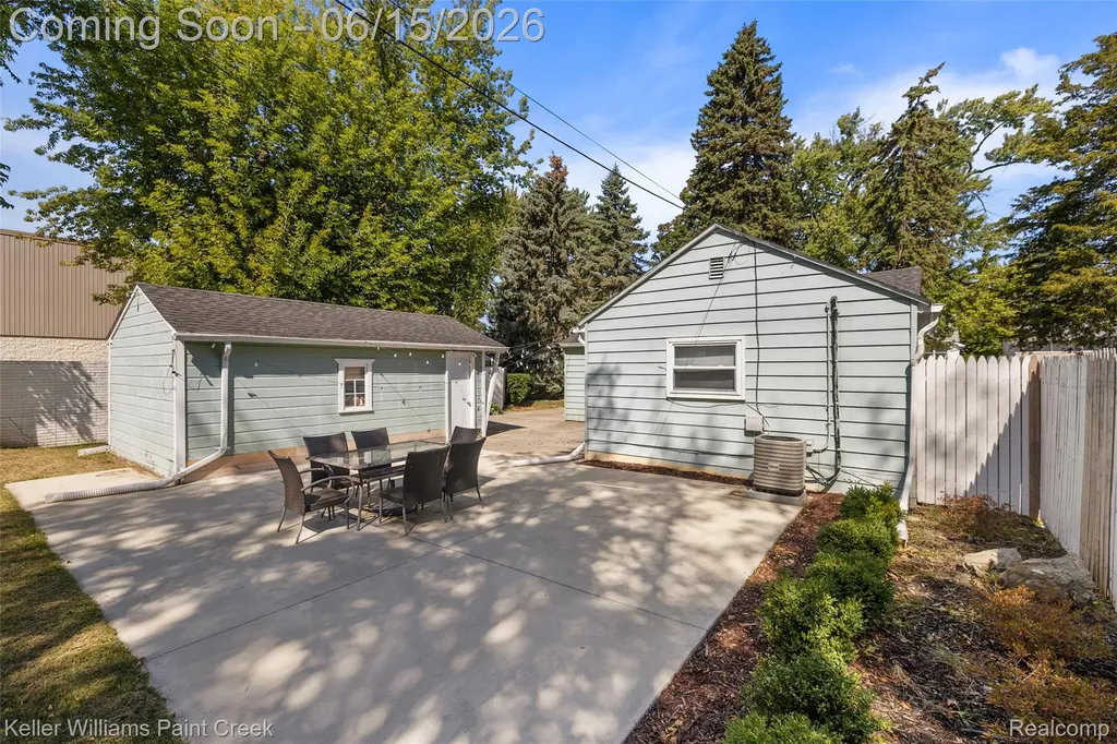 608 E Windemere Avenue Royal Oak City MI 48073