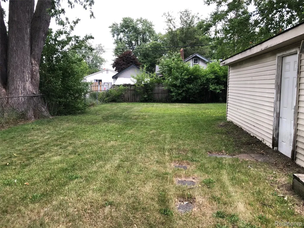 19384 Norborne Redford Charter Township MI 48240
